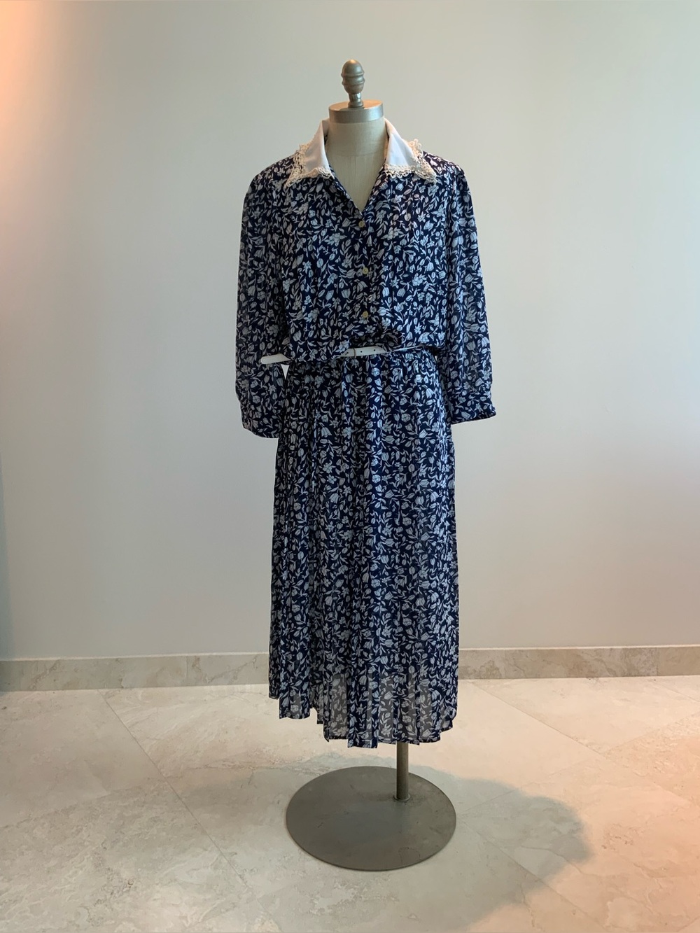 Vintage-Inspired Retro Navy Floral Shirt Dress w/ Contrast Collar sz 12